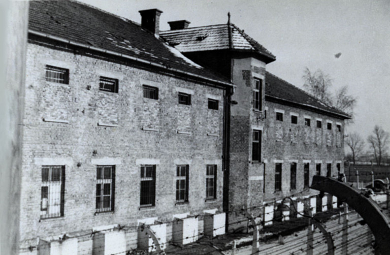 Вид на блок №11 в Освенциме