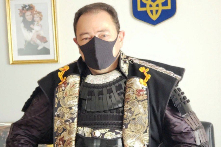 Посол Украины в Токио решил вырядиться самураем в ожидании «вторжения России», чем насмешил японцев