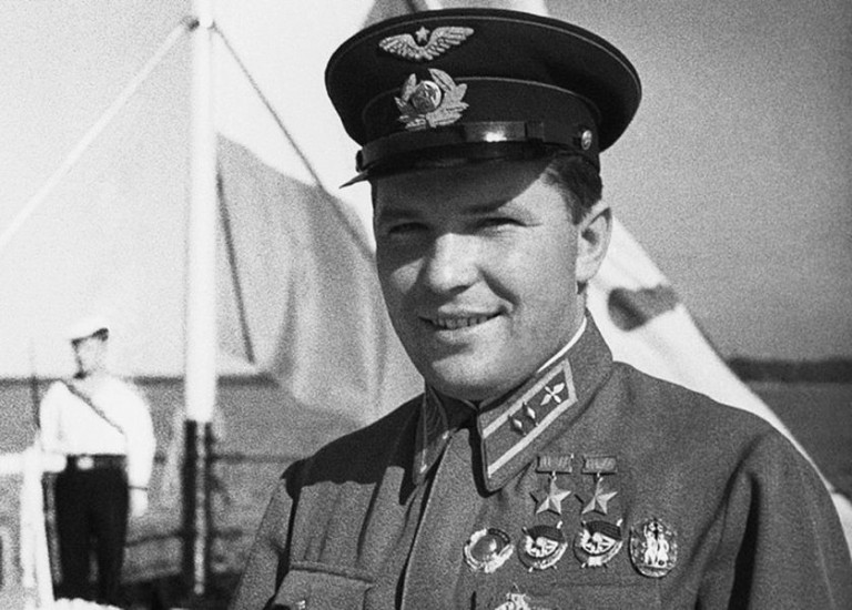 Заглавное фото: первый дважды Герой Советского Союза Г.П. Кравченко