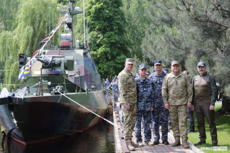 Главком ВСУ Залужный и главком ВМФ Неижпапа на приёмке МБАК «Буча»