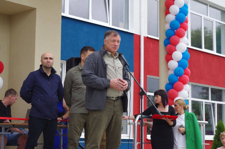 Заглавное фото – В Мариуполе сегодня стало на две школы больше, одну из них –  №47 – посетил вице-премьер России Марат Хуснуллин