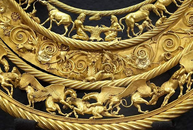 На заглавном фото: О состоянии коллекции скифского золота (почти 2000 артефактов!), которая находилась в Нидерландах, до сей поры ничего не известно. От чего, интересно, её «спасали»?