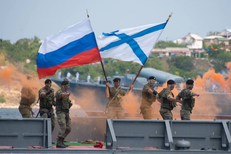 На заглавном фото: Указом Президента России за мужество, отвагу и героизм проявленные в ходе боёв на Запорожье, в частности за бои в районе Работино 810-я отдельная гвардейская ордена Жукова бригада морской пехоты Черноморского флота награждена орденом Ушакова.