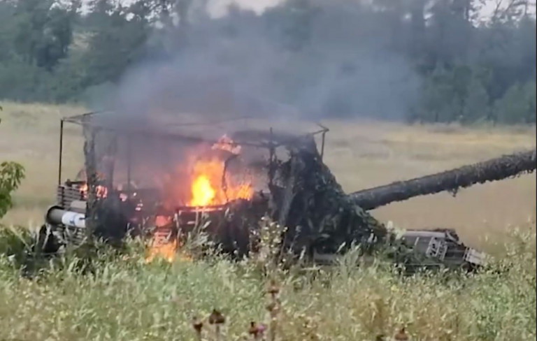 На заглавном фото: Уничтоженный из гранатомёта танк Т-72Б 47-й бригады ВСУ «Магура». Под Работино