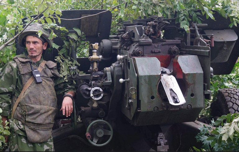 Заглавное фото – Артиллерия ВС России охраняет посёлок Опытное