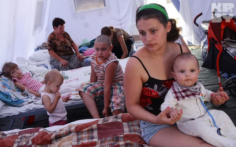 На заглавном фото: Украинские беженцы в Белоруссии, источник – КП.ру