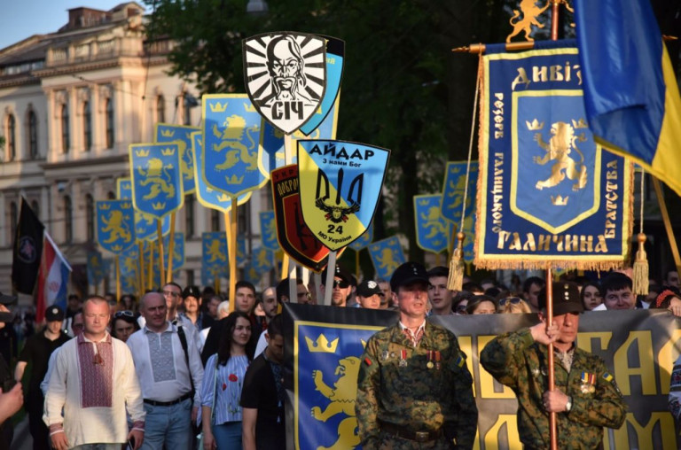 На заглавном фото: Львов навязал бандеровщину всей Украине