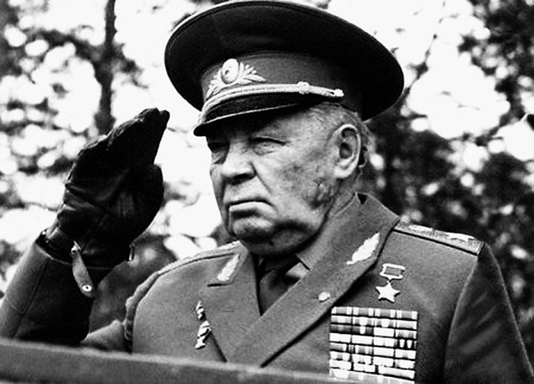 Заглавная иллюстрация: Командующий ВДВ СССР генерал армии В.Ф. Маргелов.