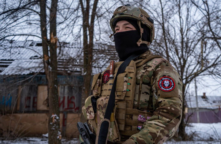 Боец ЧВК «Вагнер» в Парасковеевке, февраль 2023-го. Источник фото – Телеграм-канал «Донецкий».