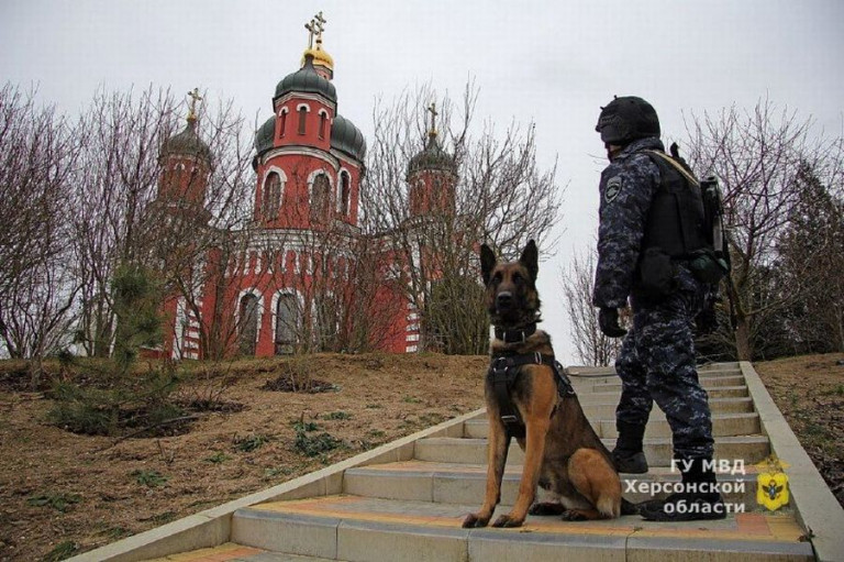 Православные Херсонщины смогли посетить храмы в Сочельник и Рождество не беспокоясь за свою жизнь и здоровье – правоохранители контролировали обстановку возле храмов и церквей по всему левобережью.