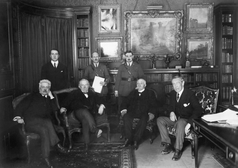Заглавное фото: Большая четвёрка во время одного из заседаний. Орландо, Ллойд Джордж, Клемансо, Вильсон (1919)