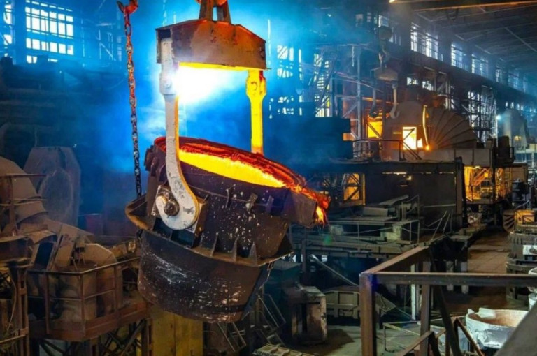 На заглавном фото: Стахановский завод ферросплавов.