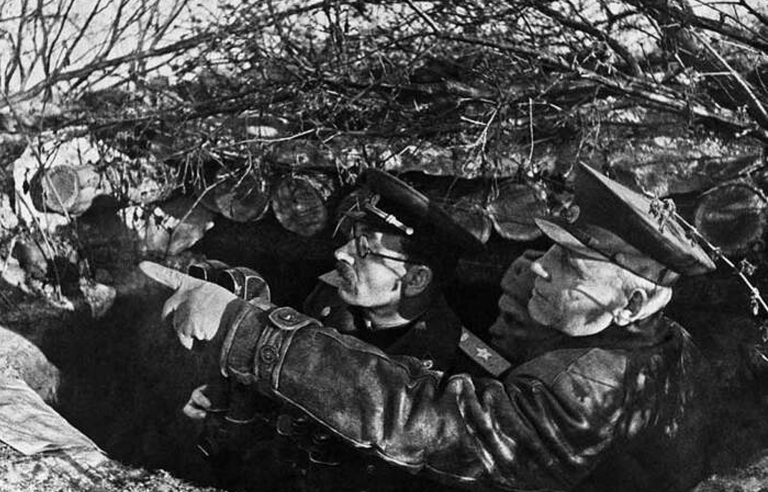 Заглавное фото: И.С. Конев и П.С. Ротмистров на наблюдательном пункте в ходе Корсунь-Шевченковской наступательной операции. Зима 1944 года