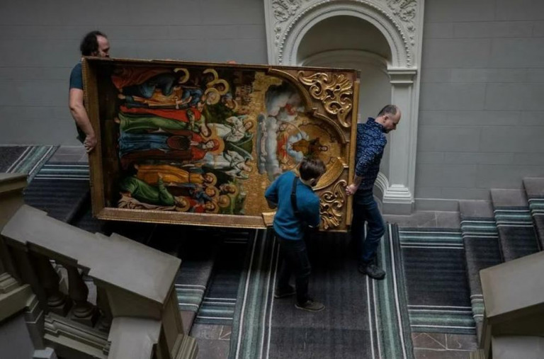 Заглавное фото: Фото, опубликованное в немецком издании DW, которое рассказывает о якобы спасении музейных экспонатов Украины
