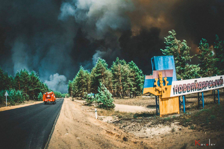 Заглавное фото – Лесной пожар в Новоайдарском районе Луганской области летом 2020 года.