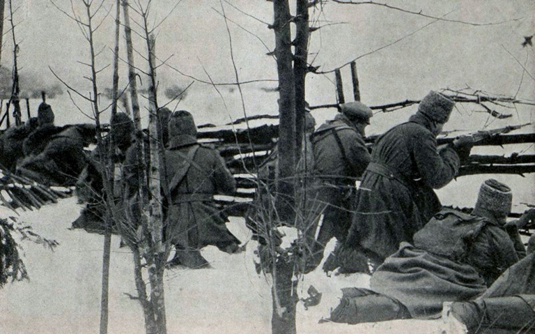 Заглавное фото: Русские войска обороняют предместья Прасныша. Военная фотография 1915 года