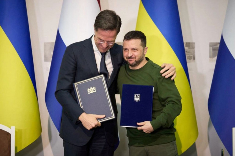На заглавном фото: Премьер-министр Нидерландов Марк Рютте подписал в Харькове с властями Украины пресловутое "соглашение по безопасности" на 10 лет