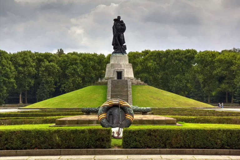 Заглавное фото. Памятник Воину-освободителю в Берлине.