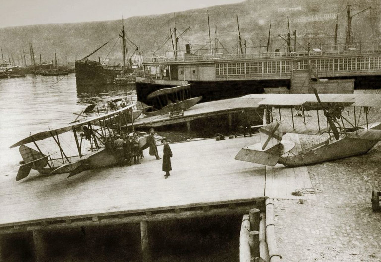 Заглавное фото. Школа офицеров морской авиации в Баку, 1917 г. Фото- Корвин-Кербер В. Л.