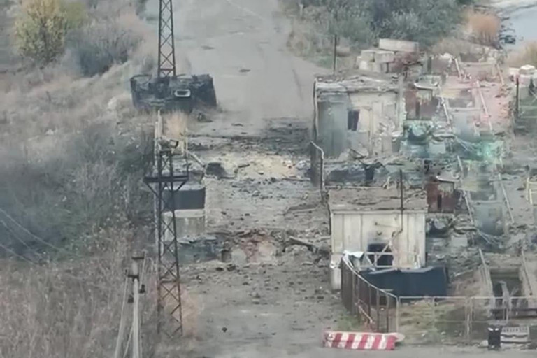 Заглавное фото: Терновская дамба после взрыва.