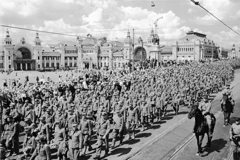Заглавное фото. Марш пленных немцев в Москве 17 июля 1944 года