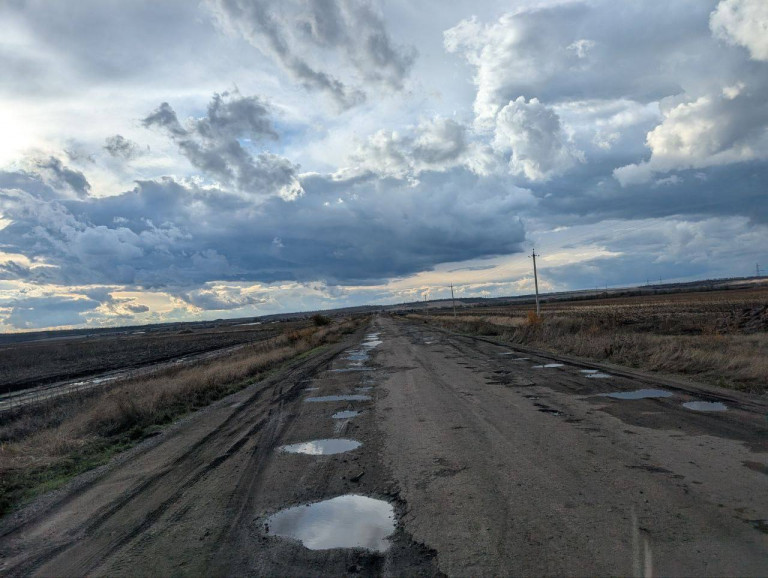 Заглавное фото: Так выглядит «килл-зона» в Днепропетровской области, где, по замыслу украинского Генштаба, будут уничтожаться подразделения ВС России. Самое большое препятствие в этой зоне – большие лужи.