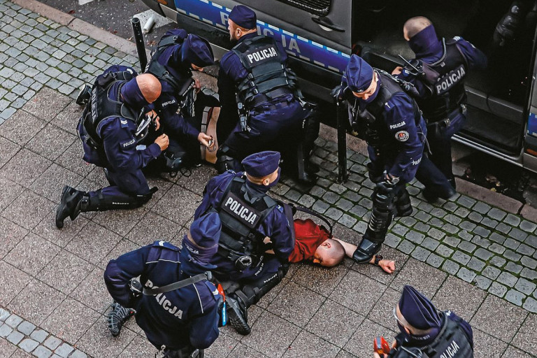 Заголовне фото: Українські біженці додали роботи польській поліції