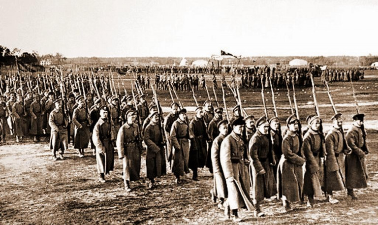 Заглавное фото. Первый парад Красной Армии на Ходынском поле