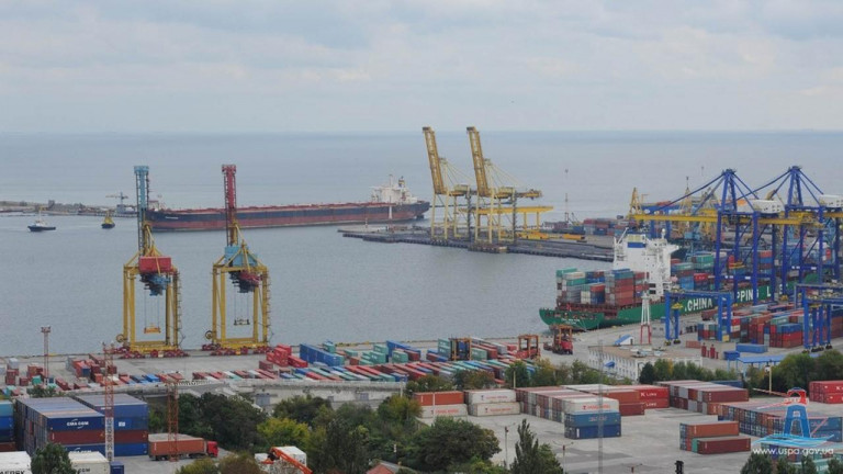 Заглавное фото: Порт Черноморск, который Зеленский готов отдать полякам