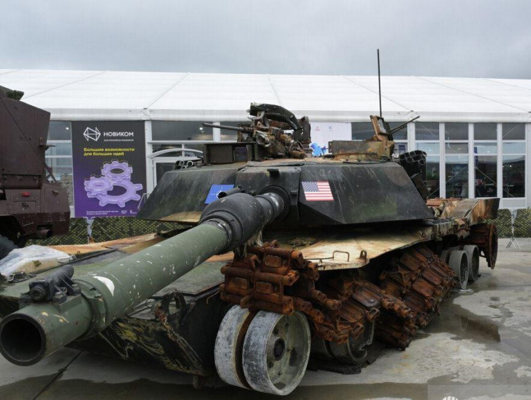 Заглавное фото: Этот «Абрамс» уже стал музейным экспонатом