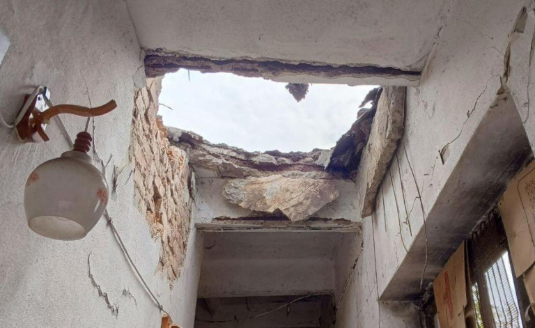 На заглавном фото: Вот в такие руины превращают боевики ВСУ жилые дома и учреждения Херсонской области.