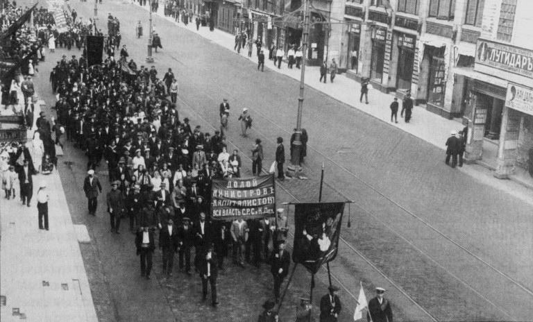 Заглавное фото. Мирная демонстрация сторонников большевиков против Временного правительства