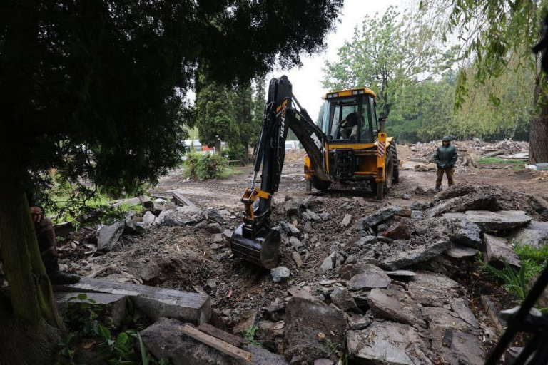Заглавное фото: Мемориал Холм Славы во Львове полностью уничтожен