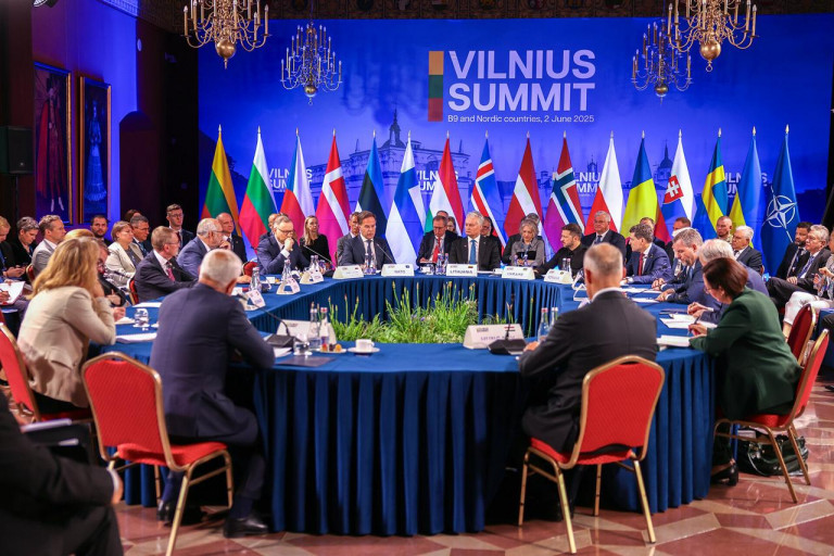  На заглавном фото: Саммит В9 и Северных стран в Вильнюсе 2 июня 2025 года