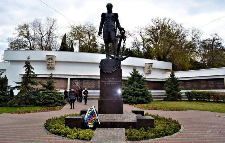 Заглавное фото. Памятник адмиралу Дмитрию Сенявину в Севастополе