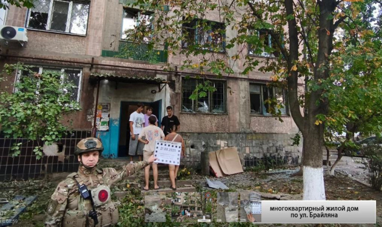 На заглавном фото: Последствия удара ВСУ по жилому дому в Енакиево.