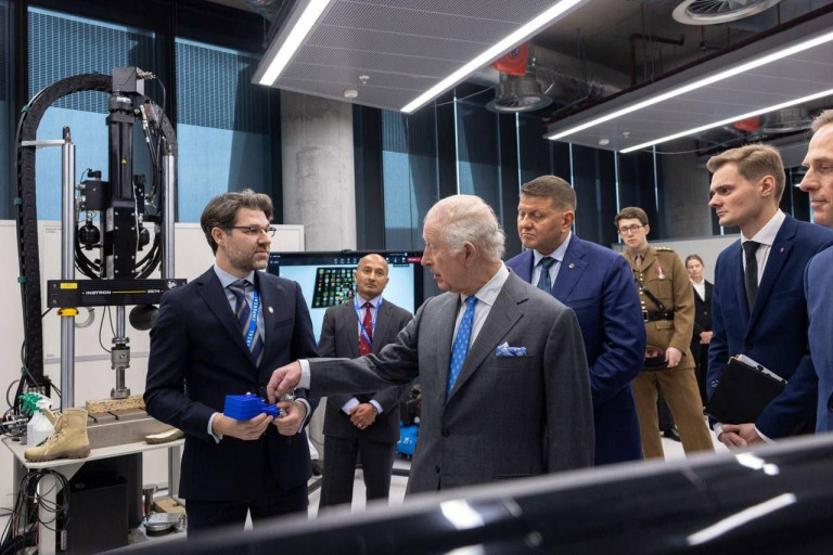 На заглавном фото. Станет  ли экс-главком ВСУ Залужный играть с Лондоном в игру, затеянную британцами?