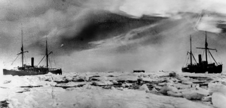 Заглавное фото. Ледоколы «Таймыр» и «Вайгач» во время экспедиции к полярным морям