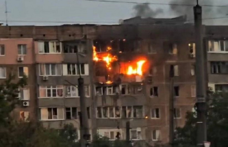 На заглавном фото: Последствия обстрела ДНР со стороны украинских террористов 8 сентября.