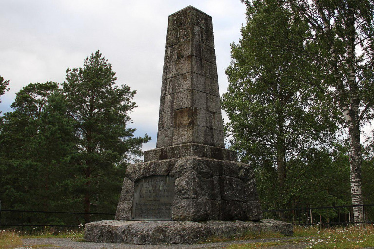 Заглавное фото. Памятник русским, шведским и финским воинам, павшим при Оравайсе