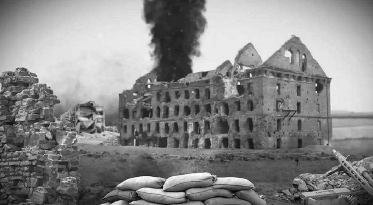 Заглавное фото. Знаменитый Дом Павлова со стороны немецких позиций