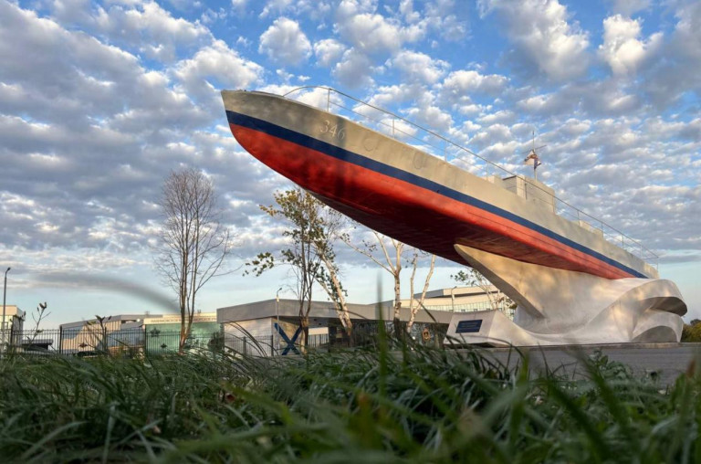 На заглавном фото: Мариуполь, Приморский парк, 2025 год