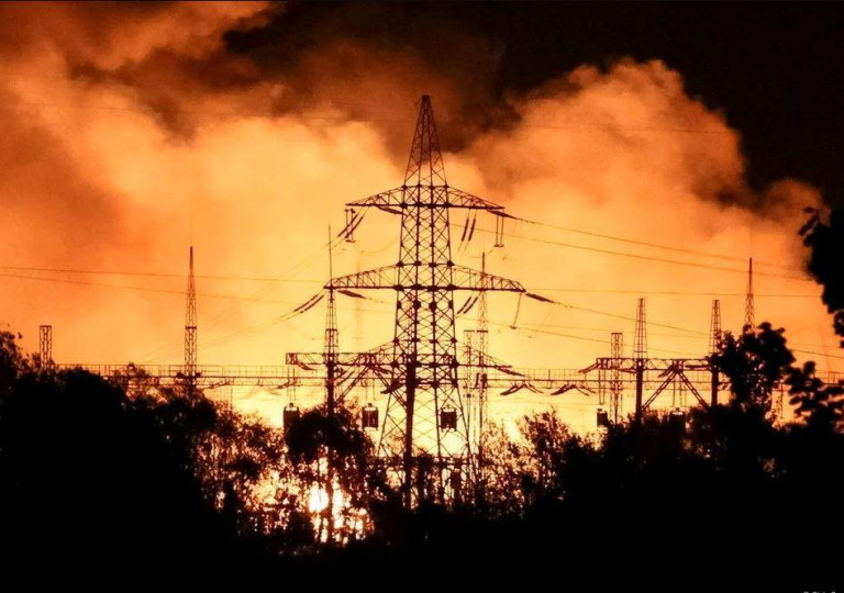 Заглавное фото: Пожар на Бурштынской ТЭС на Западной Украине