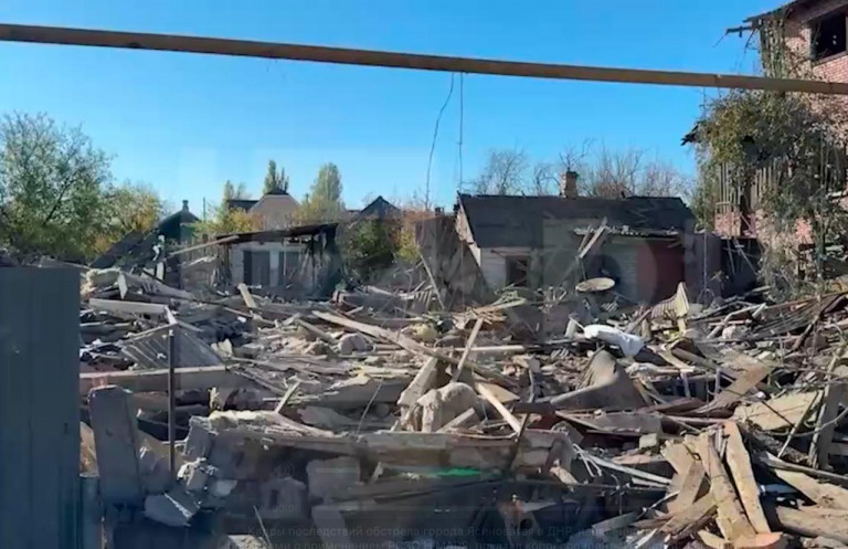 На заглавном фото: Последствия ночного обстрела Ясиноватой в ДНР.