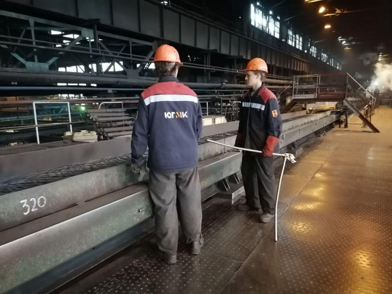 На заглавном фото: Макеевский металлургический завод