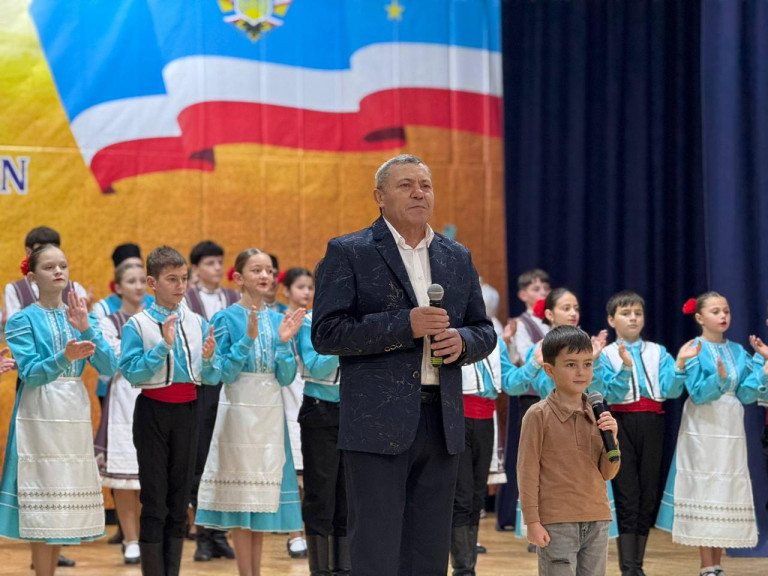 Заглавное фото: В честь 31-й годовщины образования Гагаузии в Доме культуры Комрата прошла большая концертная программа