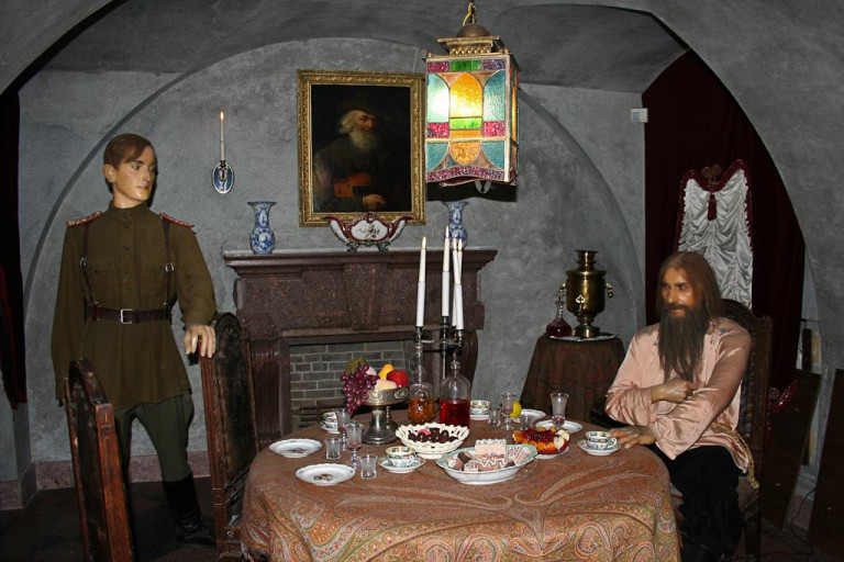 На заглавном фото: Часть экспозиции "Убийство Распутина" в Юсуповском дворце Санкт-Петербурга