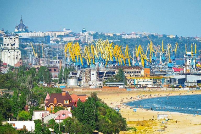 Заглавное фото: Вид на мариупольский порт