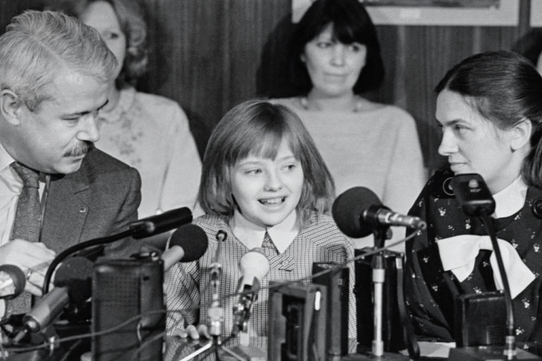 Заглавное фото. Катя Лычёва во время одного из своих выступлений