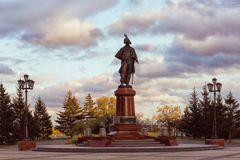 Заглавное фото. Памятник Николаю Петровичу Резанову в Красноярске